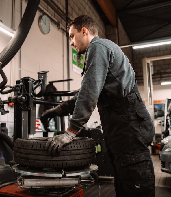 Subpage Listing Image Bandenservice | JAMES Autoservice Tilburg